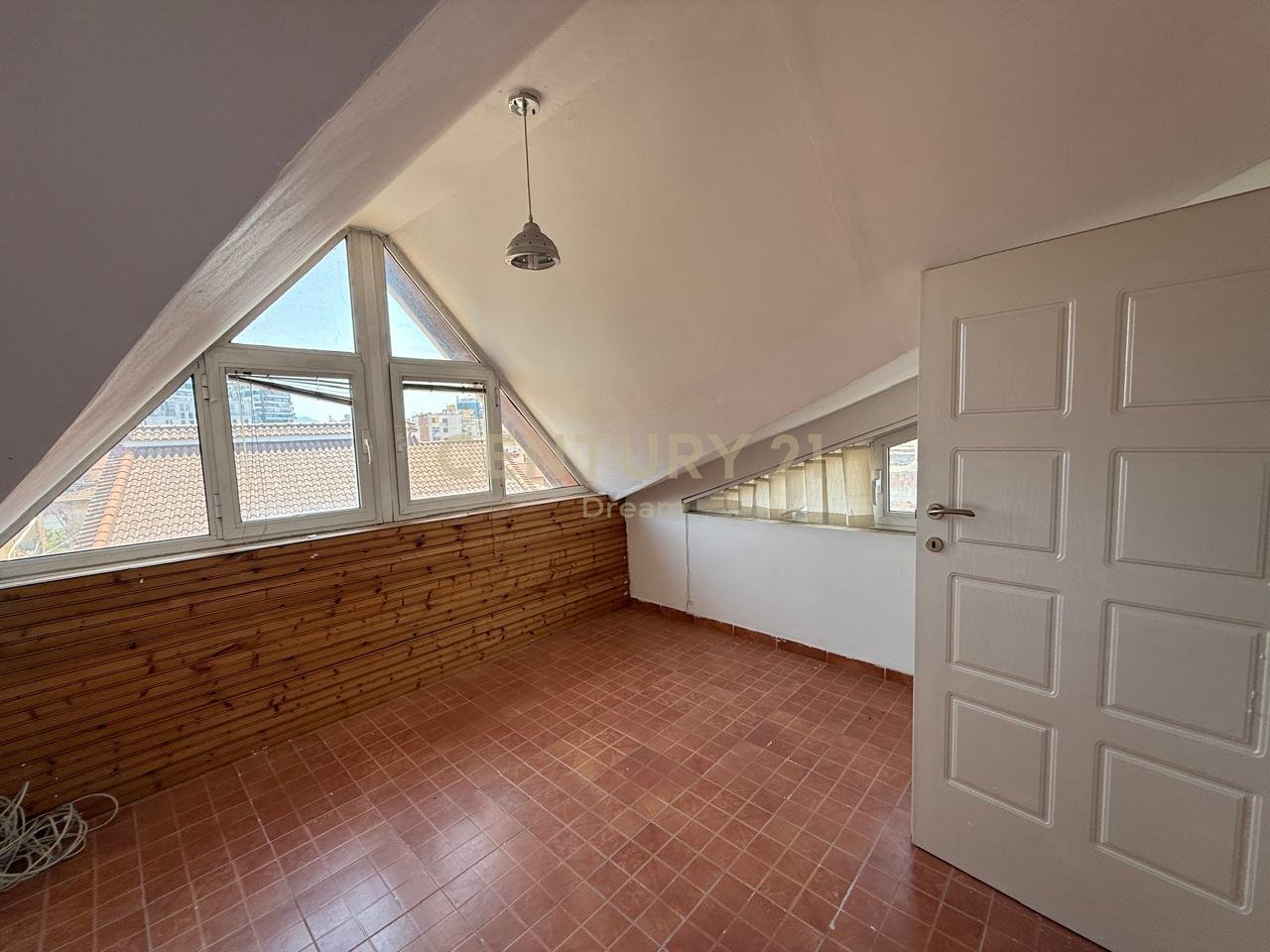 Duplex in vendita di fronte al ex ristorante Durres