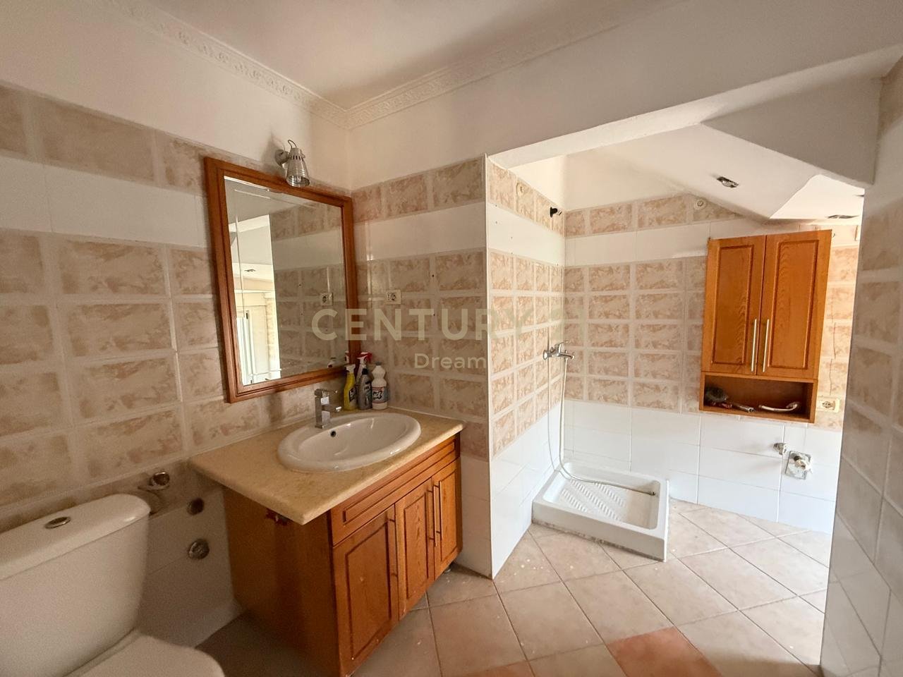 Duplex in vendita di fronte al ex ristorante Durres