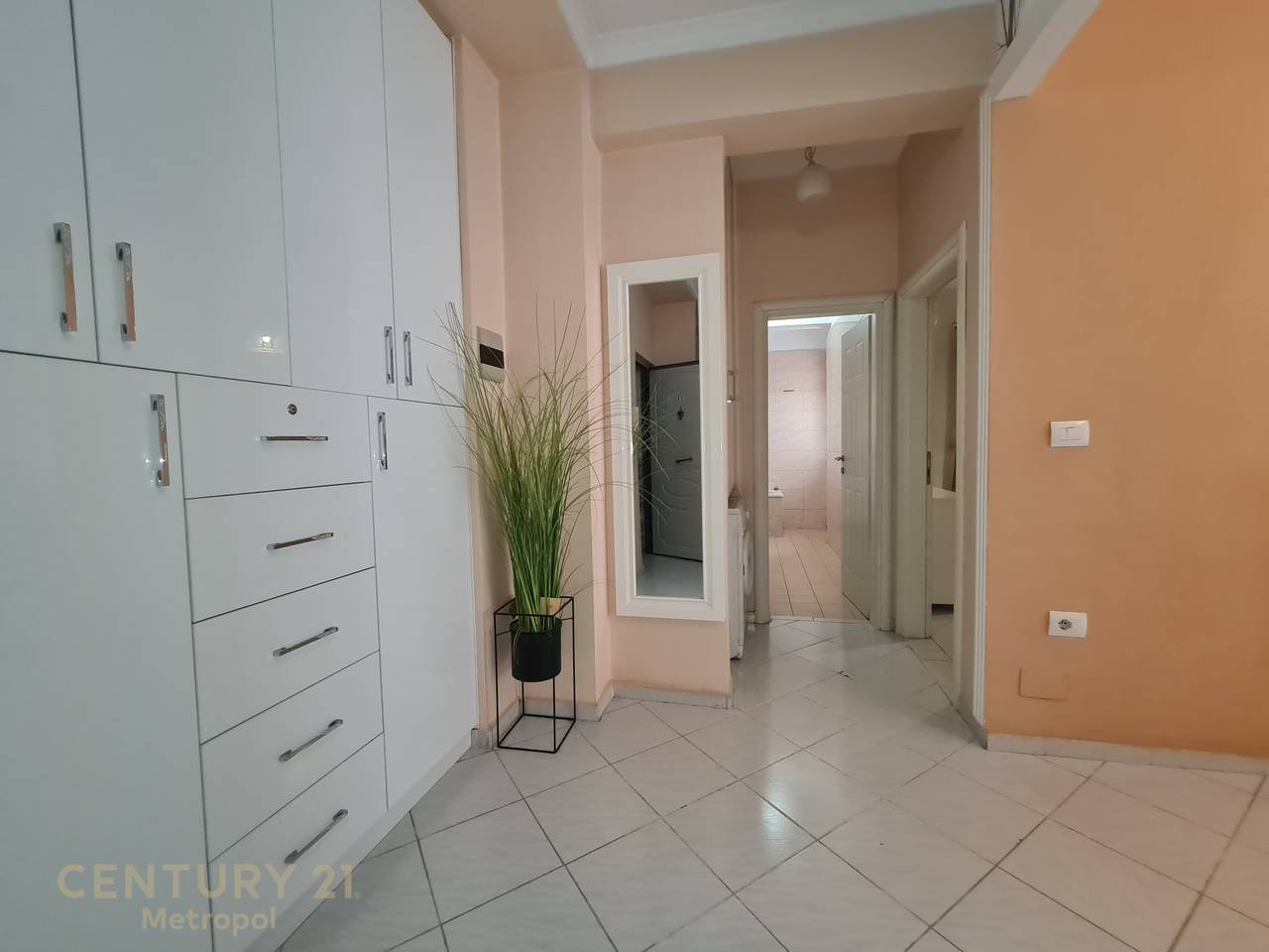 JEPET PER QIRA APARTAMENT 2+1 NE RRUGEN BRIGADA 8- ISH BLLOK!