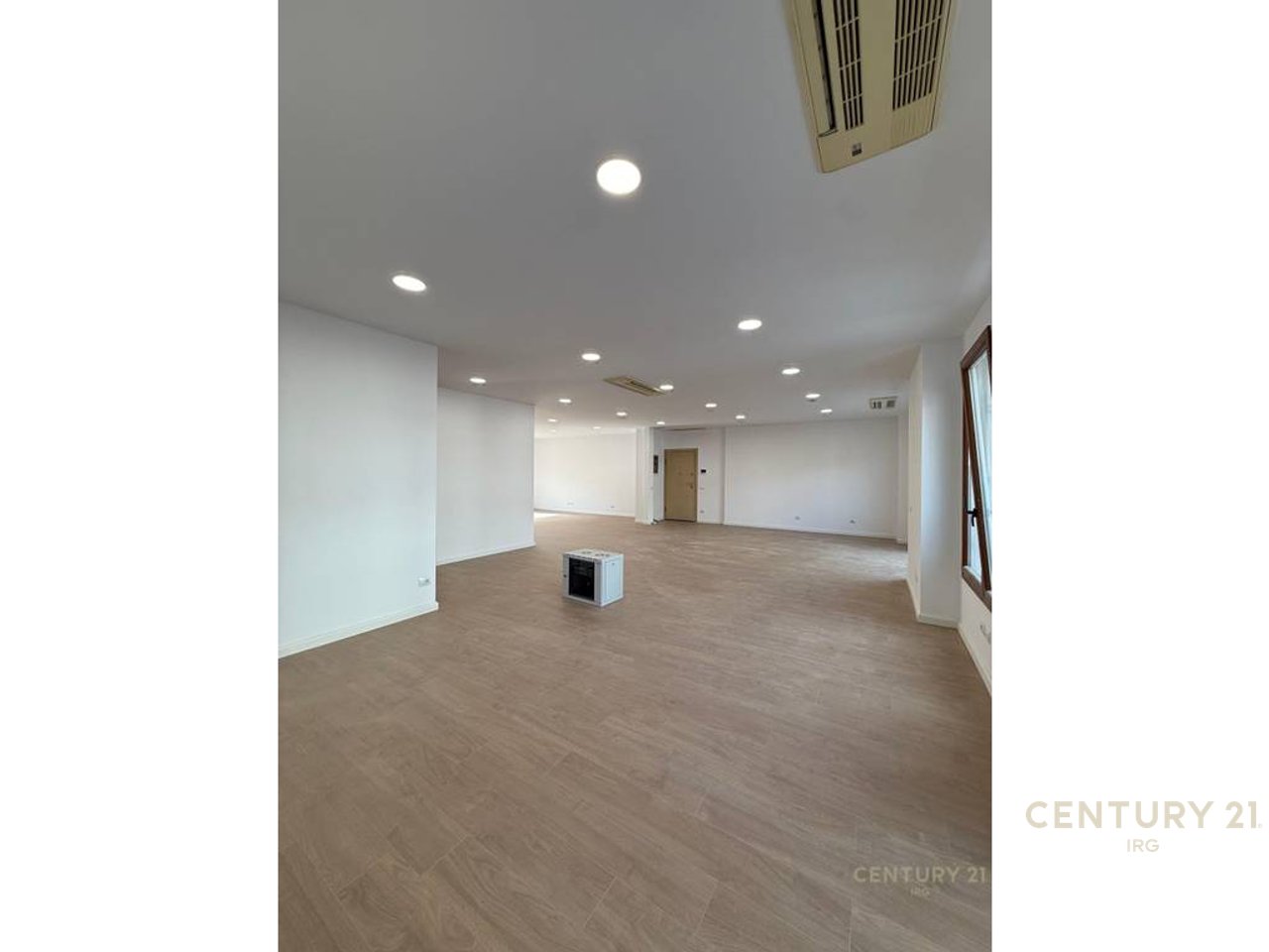 OFFICE FOR RENT IN HILTON, NEAR DELIJORGIT!
