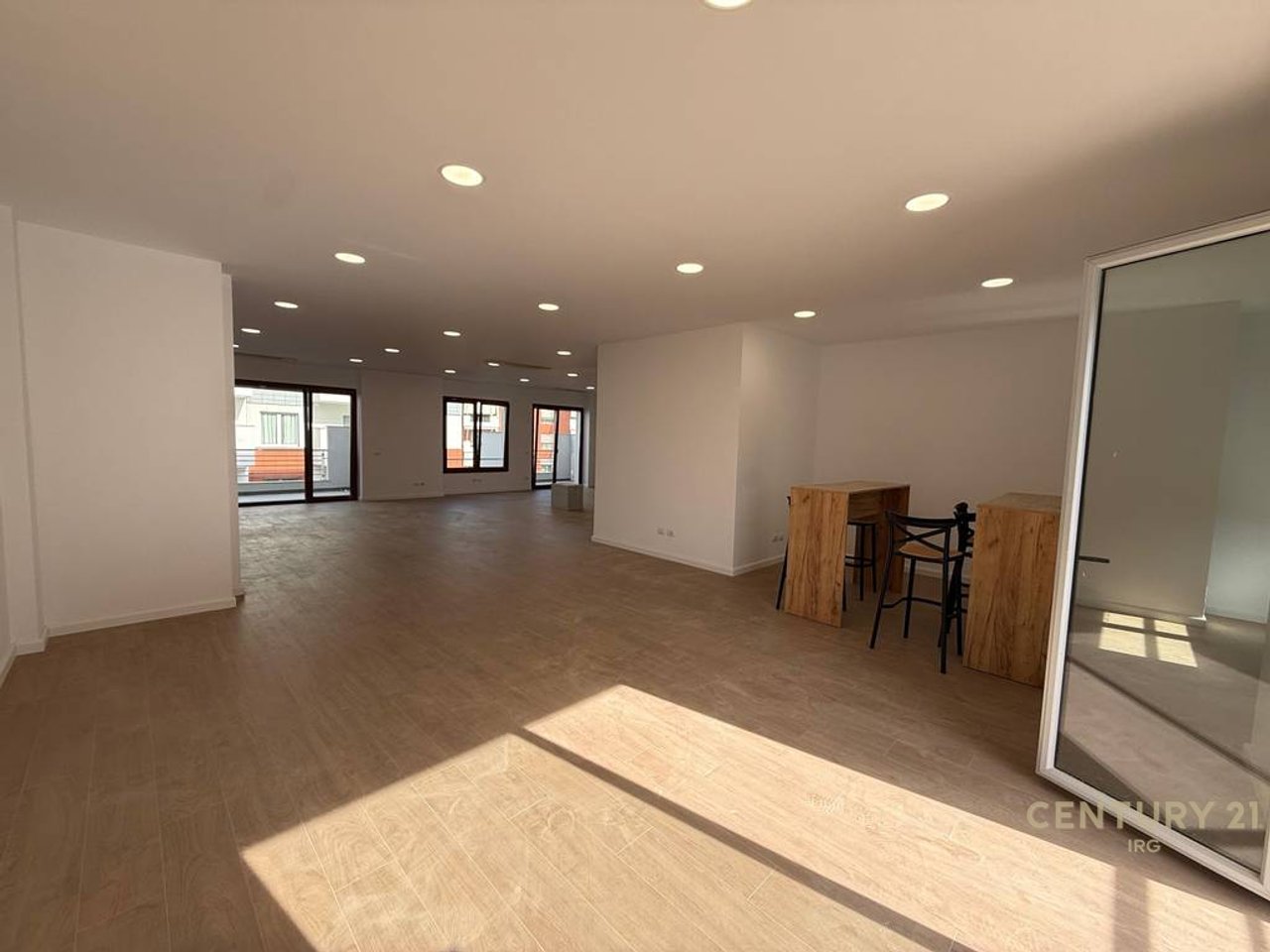 OFFICE FOR RENT IN HILTON, NEAR DELIJORGIT!