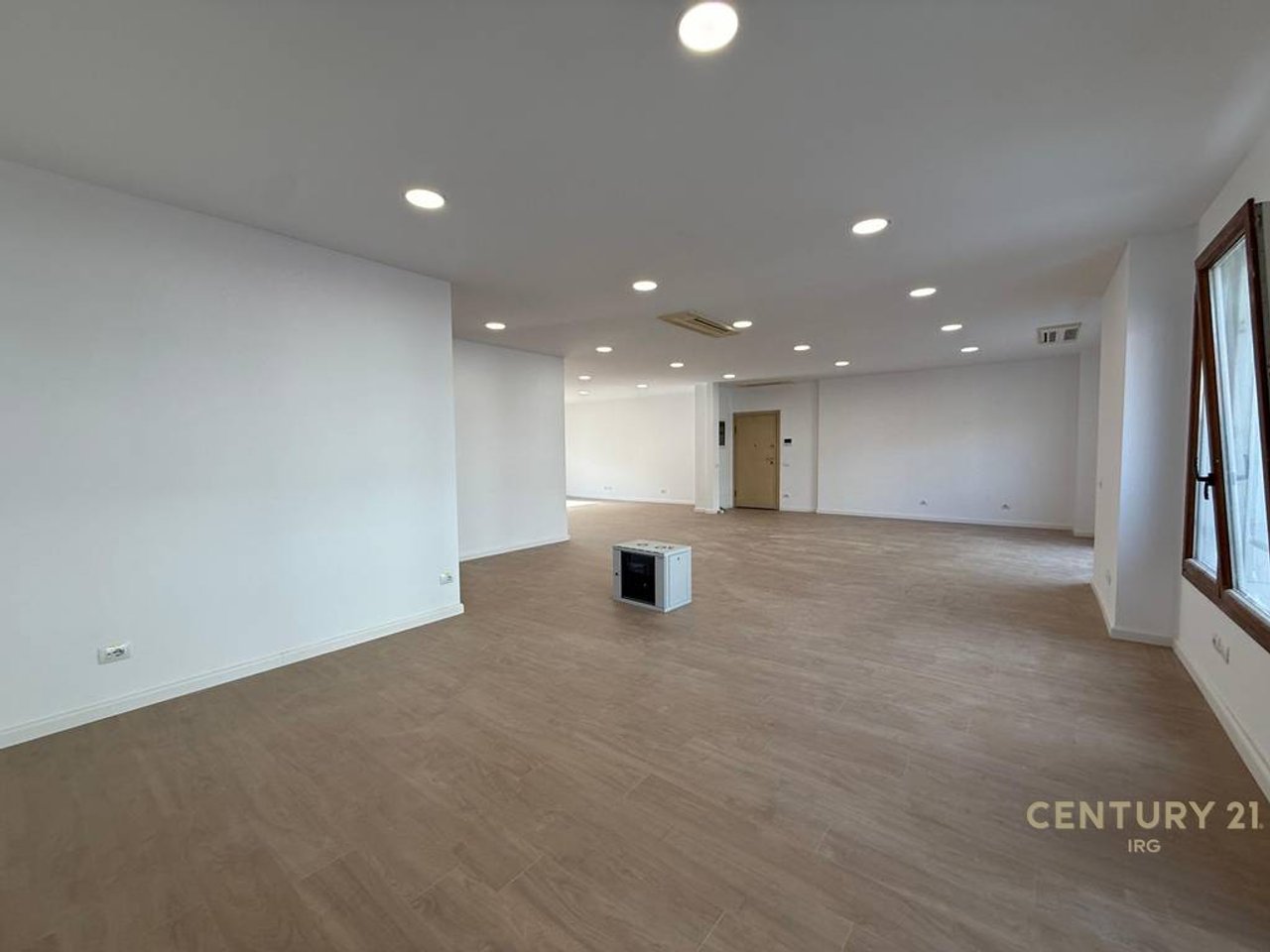 OFFICE FOR RENT IN HILTON, NEAR DELIJORGIT!
