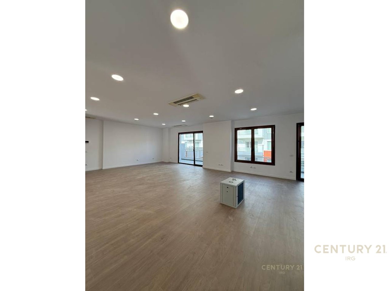 OFFICE FOR RENT IN HILTON, NEAR DELIJORGIT!