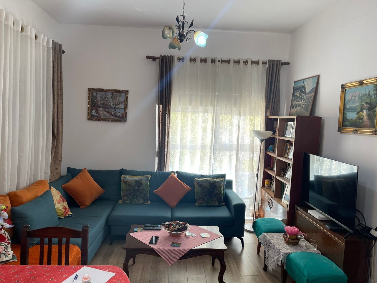 Shitet Apartament 2+1 tek Rezidenca Mangalem