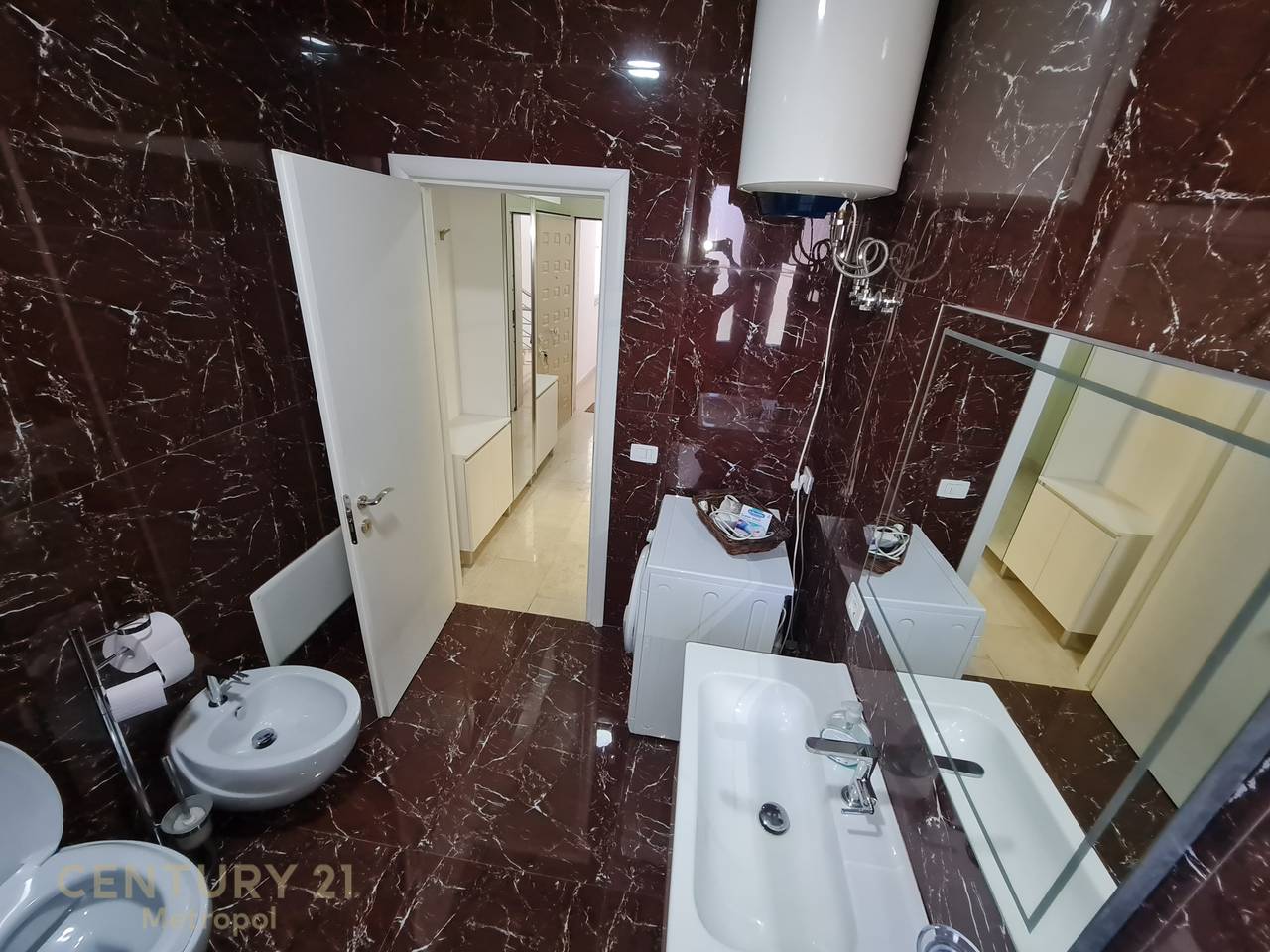 FOR RENT 2+1+2 APARTMENT WITH PARKING SPACE, OPPOSITE AMERICAN HOSPITAL 3-BEDS!