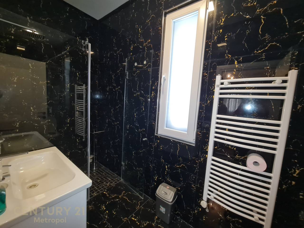 FOR RENT 2+1+2 APARTMENT WITH PARKING SPACE, OPPOSITE AMERICAN HOSPITAL 3-BEDS!