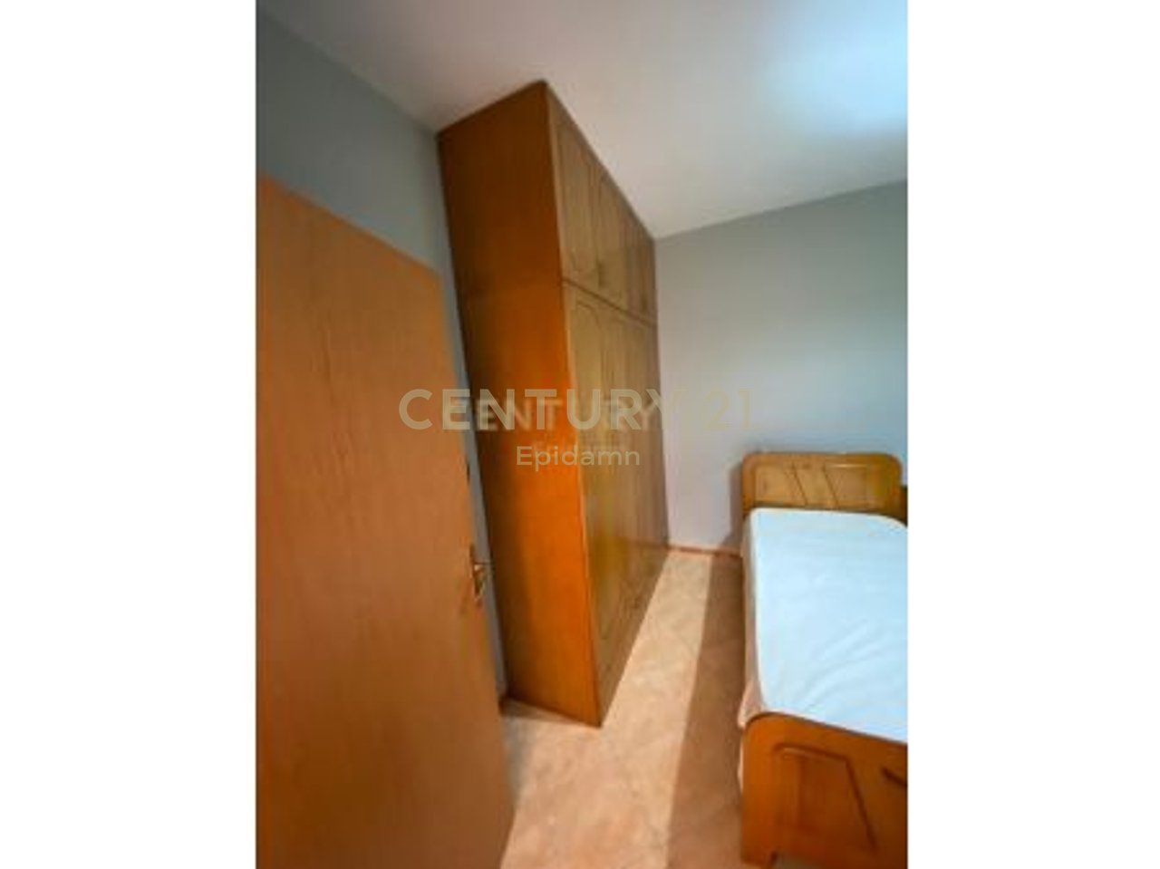 JEPET ME QIRA APARTAMENT 2+1+2 PRANE STACIONIT TE TRENIT, DURRESI !