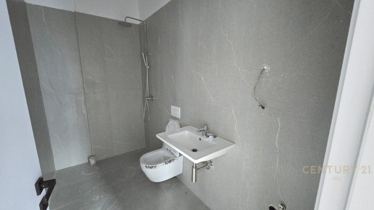 2+1+2 for rent at Altana, Dinamo Complex for office.