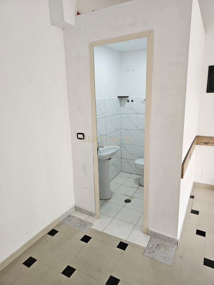 NEGOZIO IN VENDITA A ASTIR!!