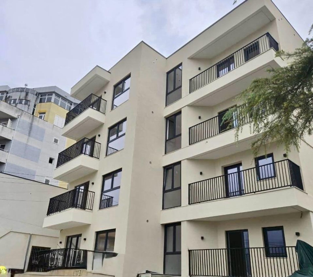 Apartament 1+1 Për Shitje prane Kompleksit Mangalem