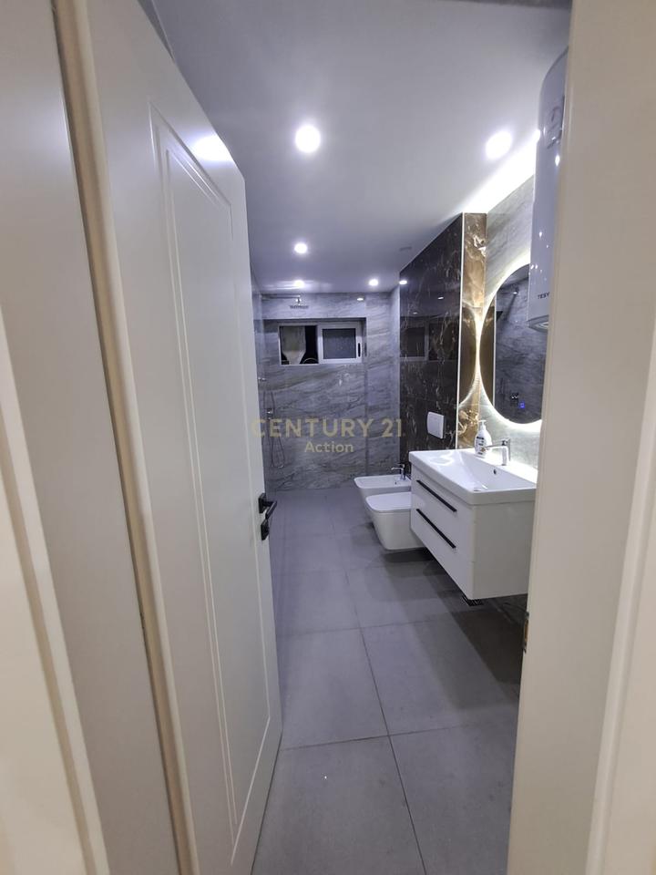 Office apartment for rent in Toptani!