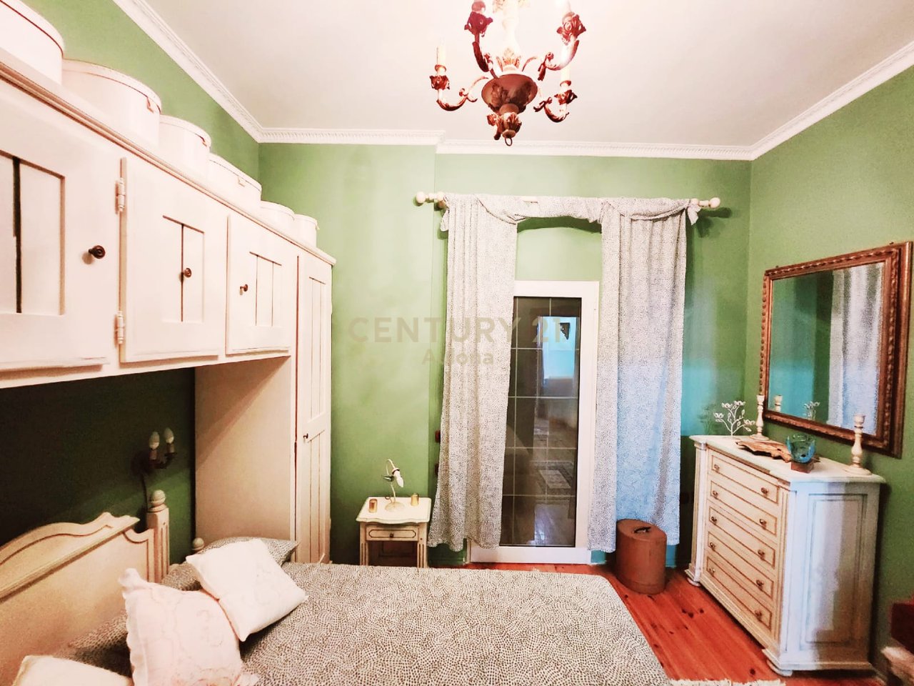 Papafingo rented near the high school 'Ali Demi'