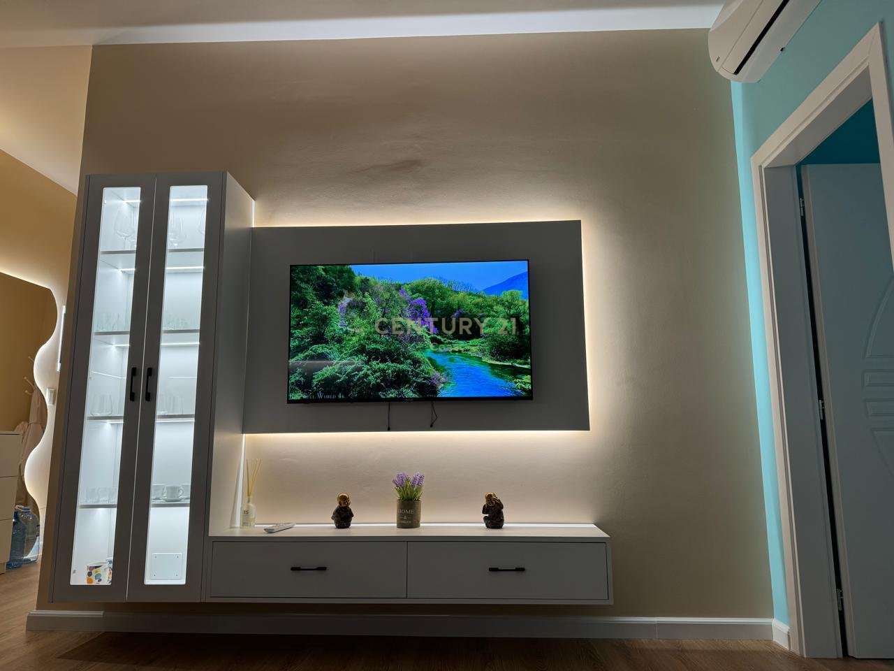 JEPET ME QIRA APARTAMENT 2+1 NE LUNGOMARE -100 M NGA DETI!!