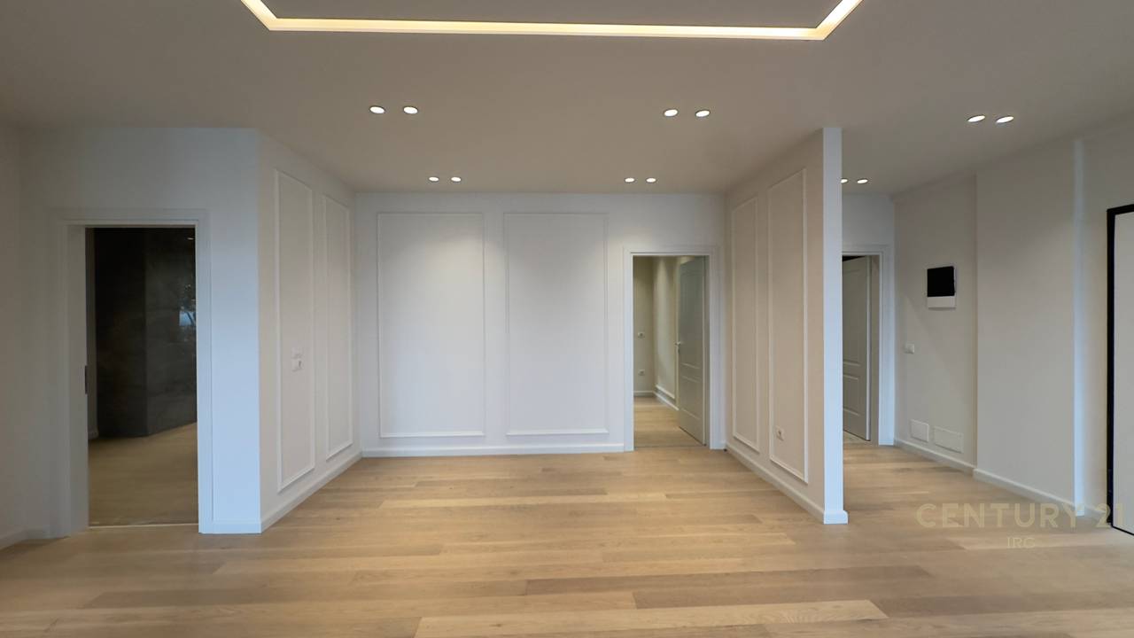 IN VENDITA – APPARTAMENTO DI LUSSO 3+1+2 IN UN COMPLESSO RESIDENZIALE VICINO AL PALAZZO DELLA BRIGATA
