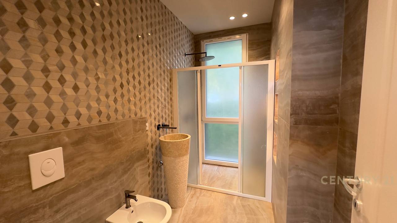 IN VENDITA – APPARTAMENTO DI LUSSO 3+1+2 IN UN COMPLESSO RESIDENZIALE VICINO AL PALAZZO DELLA BRIGATA