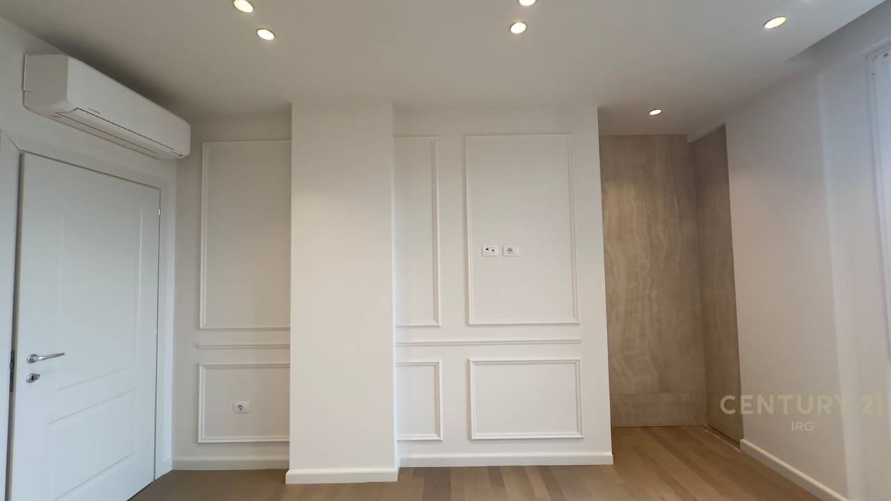 IN VENDITA – APPARTAMENTO DI LUSSO 3+1+2 IN UN COMPLESSO RESIDENZIALE VICINO AL PALAZZO DELLA BRIGATA