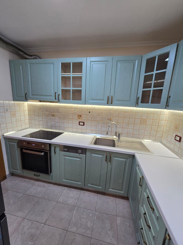 Jepet me Qira Apartament 1+1 pranë ish-Stacionit të Trenit