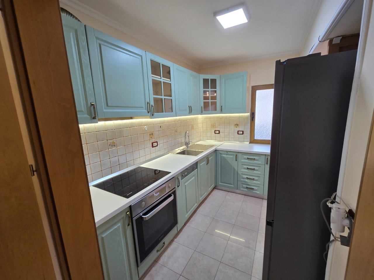 Jepet me Qira Apartament 1+1 pranë ish-Stacionit të Trenit