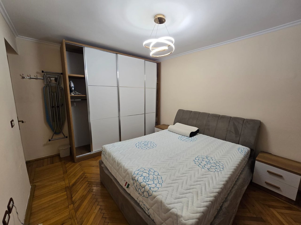 Jepet me Qira Apartament 1+1 pranë ish-Stacionit të Trenit