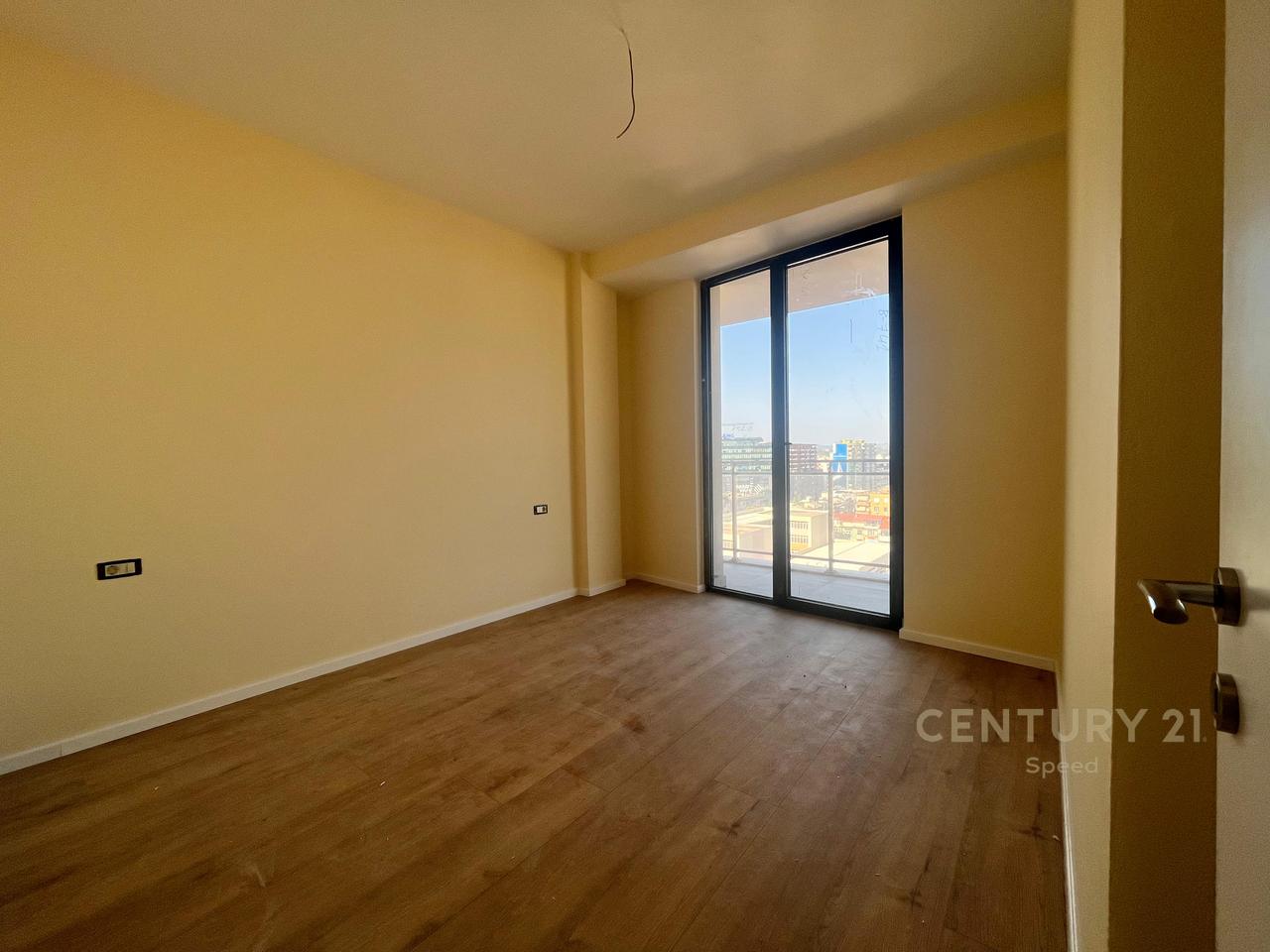 Apartament 2+1 me qira për zyra ne Rrugen Mize Peza!!