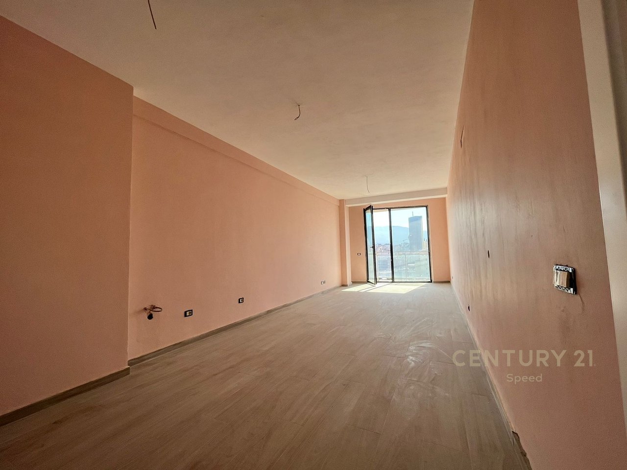 Apartament 3+1 me qira per zyra ne Rrugen Mine Peza!!