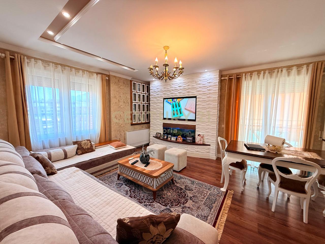 Jepet apartament 2+1+2+post parkimi me qira ne kompleksin Sima Com, Unaza e re.