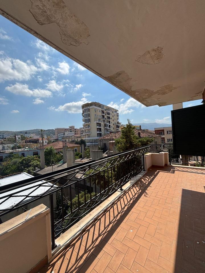 VILLA FOR SALE, NEAR THE OLD COURT!