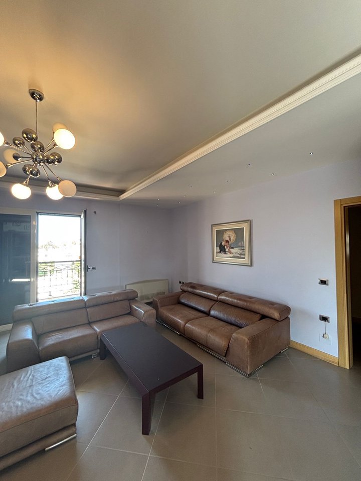 VILLA FOR SALE, NEAR THE OLD COURT!