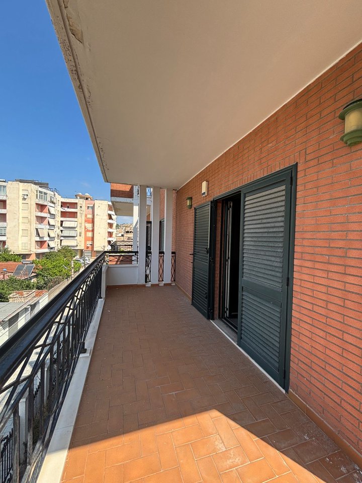 VILLA FOR SALE, NEAR THE OLD COURT!