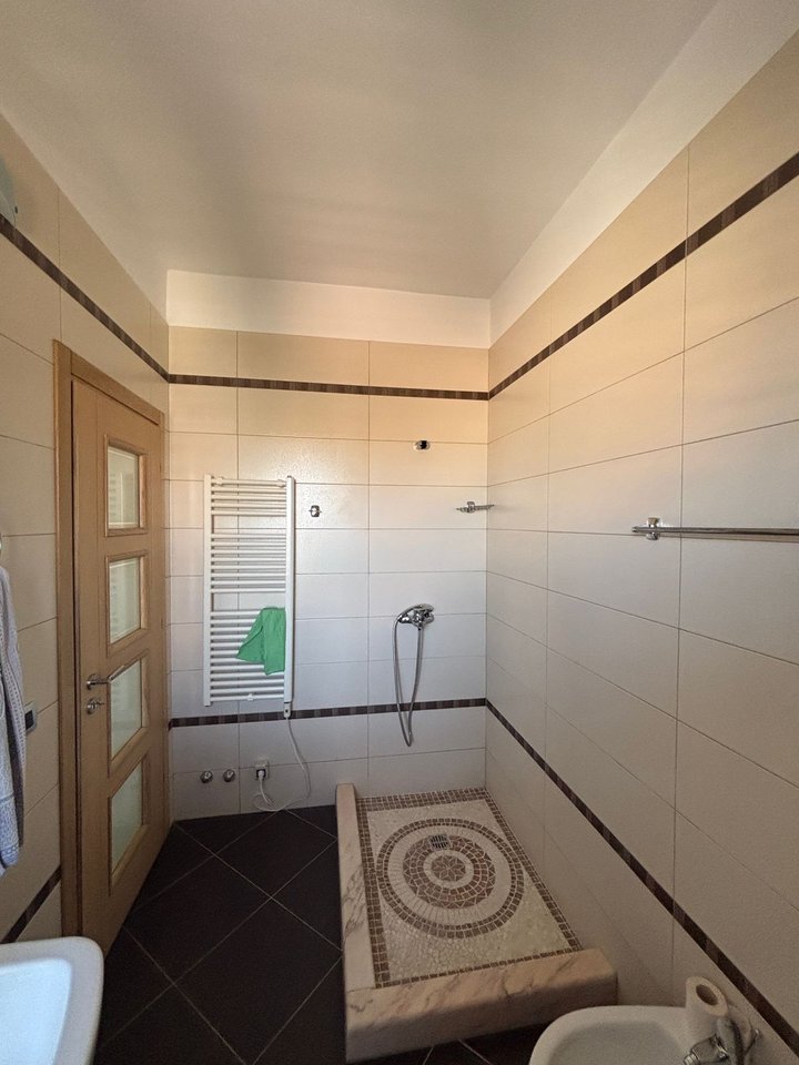 VILLA FOR SALE, NEAR THE OLD COURT!