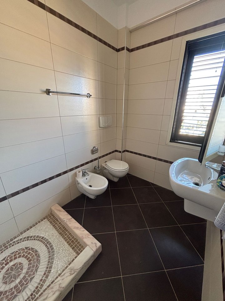 VILLA FOR SALE, NEAR THE OLD COURT!