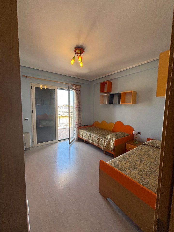 VILLA FOR SALE, NEAR THE OLD COURT!