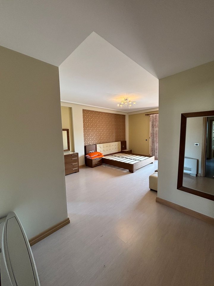 VILLA FOR SALE, NEAR THE OLD COURT!