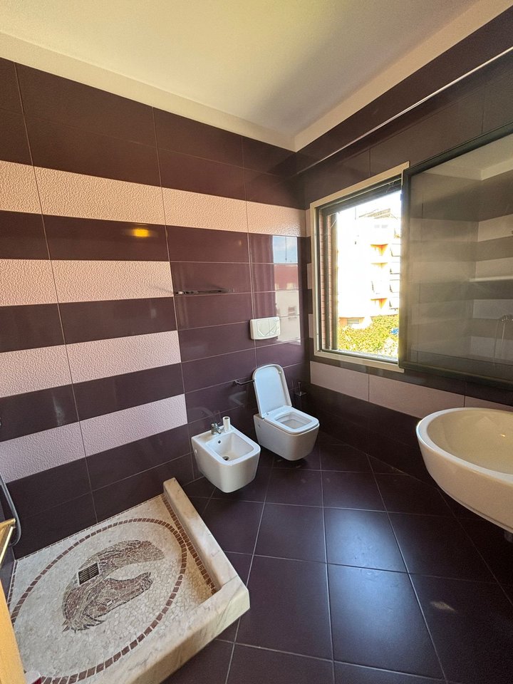 VILLA FOR SALE, NEAR THE OLD COURT!