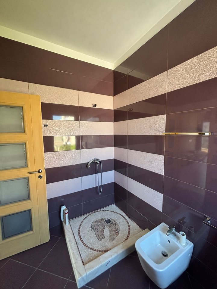 VILLA FOR SALE, NEAR THE OLD COURT!