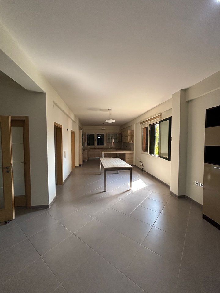 VILLA FOR SALE, NEAR THE OLD COURT!
