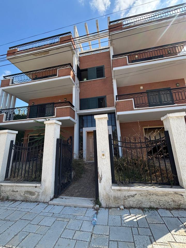 VILLA FOR SALE, NEAR THE OLD COURT!