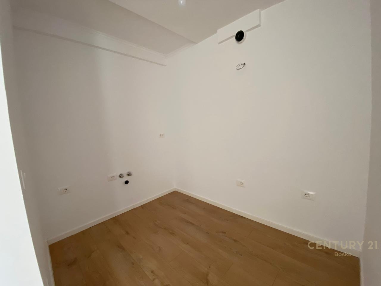 Shitet Apartament 1+1+Kuzhine e Vecuar ne Don Bosko !