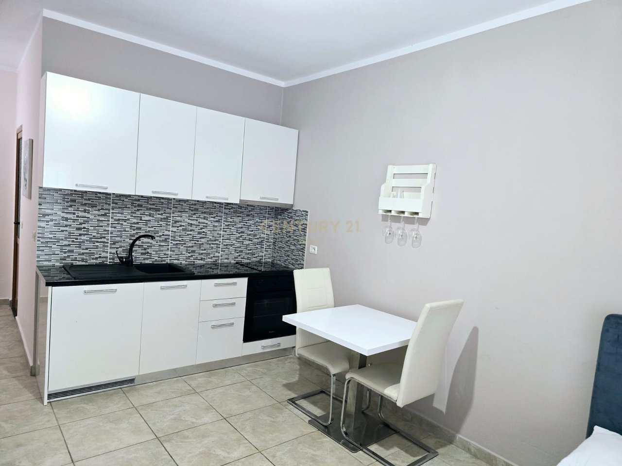 STUDIO FOR RENT, ON THE PROMENADE !!