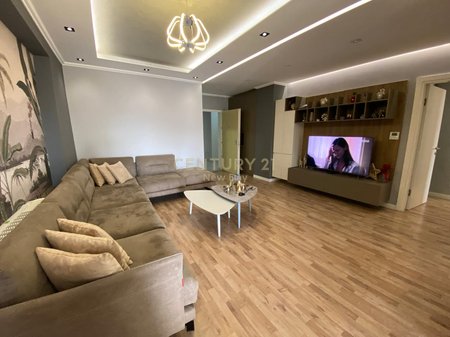 Jepet apartament 2+1+2t me qira prane qendres, Durres!