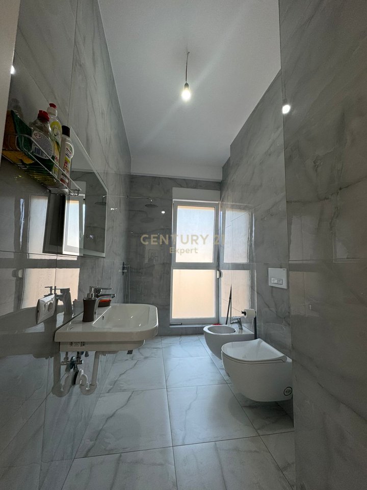 UFFICIO IN AFFITTO CON 3 POSTAZIONI DI LAVORO A SIRI 2 RESIDENCE!