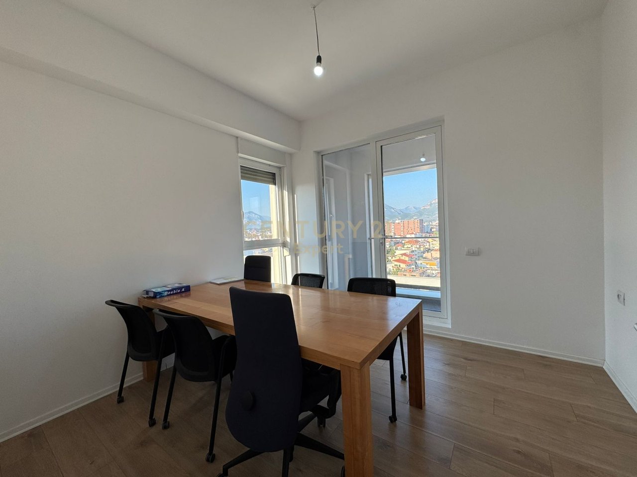 UFFICIO IN AFFITTO CON 3 POSTAZIONI DI LAVORO A SIRI 2 RESIDENCE!