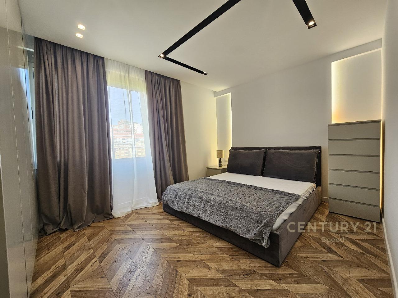 Apartament 2+1+2 me pamje nga Liqeni i Thate, tek Hotel Radisson !