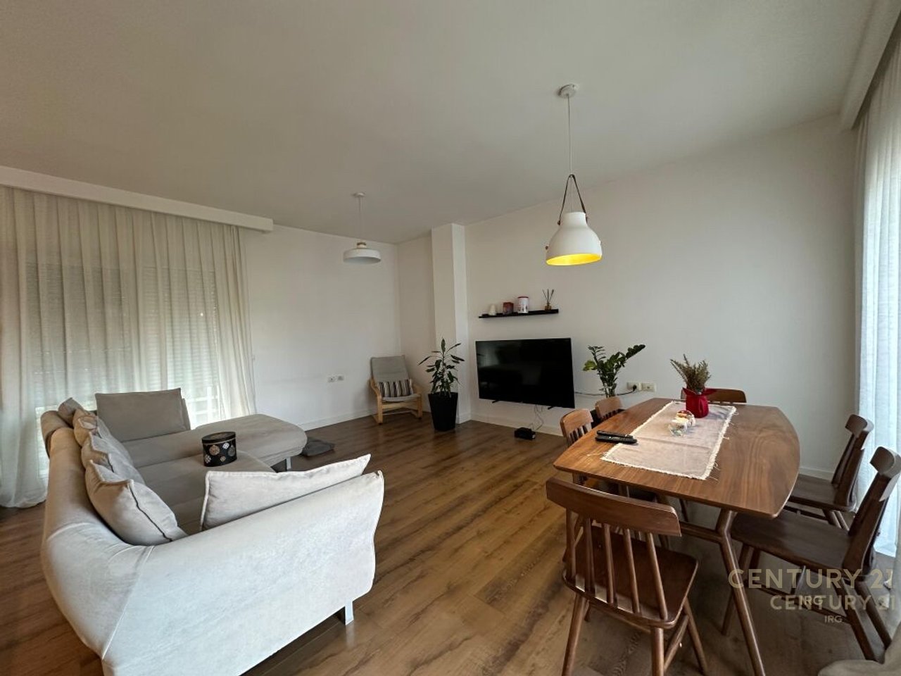 Apartament 3+1+Post Parkimi tek
Rezidenca Kodra Diellit 1/ Zgjatimi.