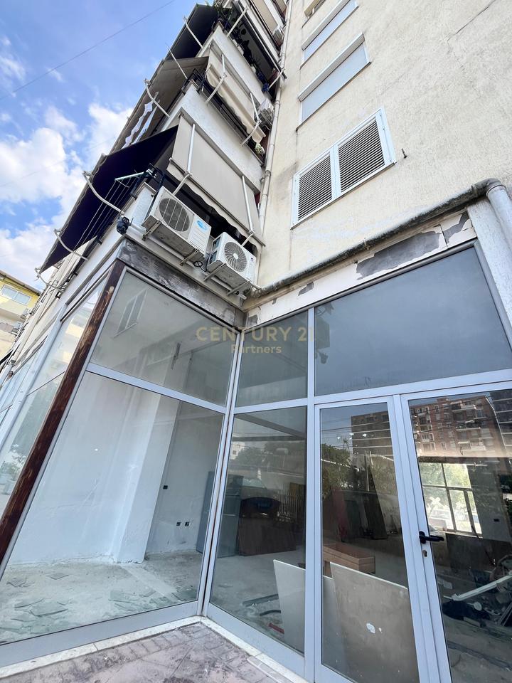 SHOP FOR SALE IN ASTIR!