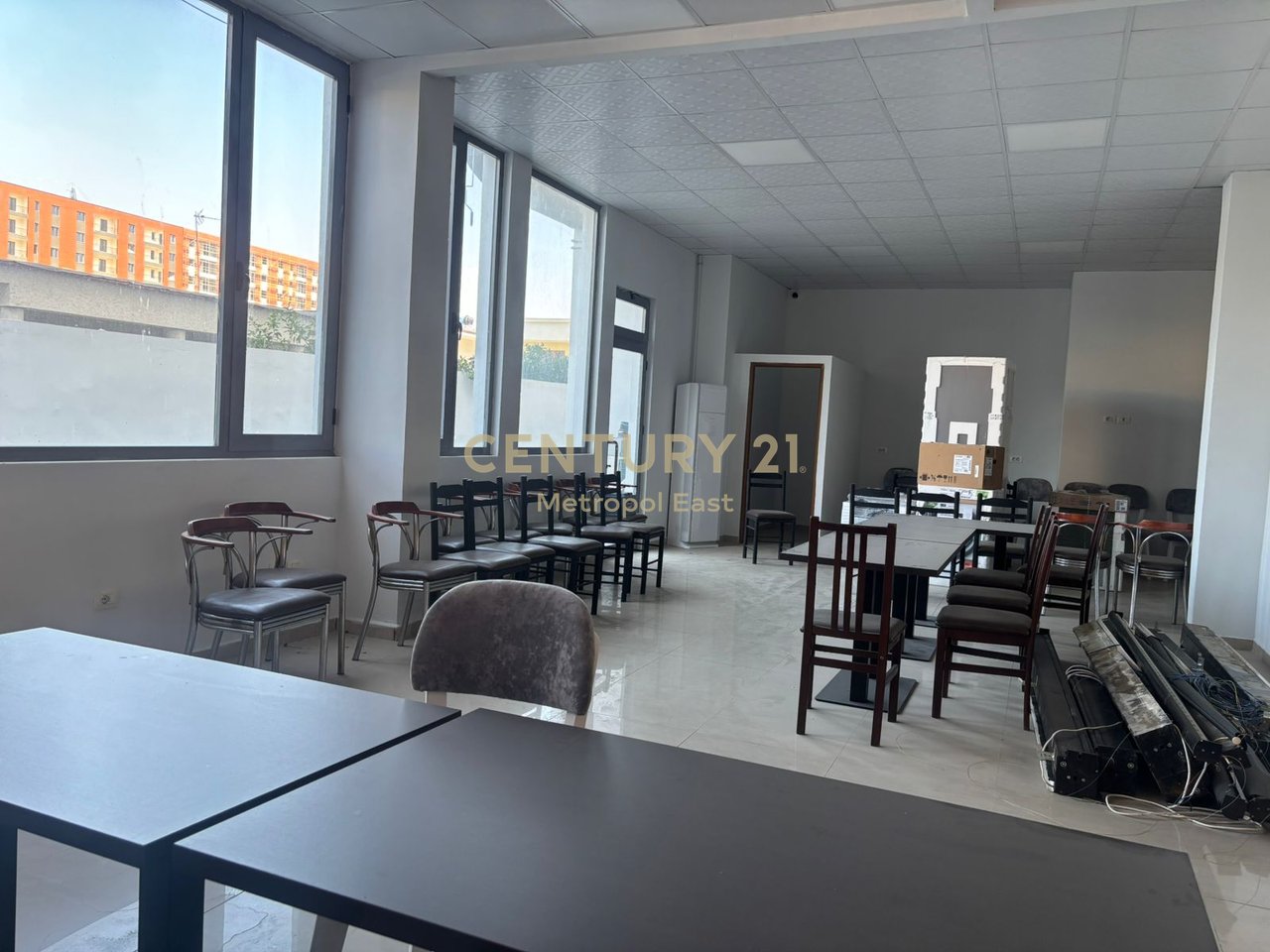 Commercial space for rent in Kamez