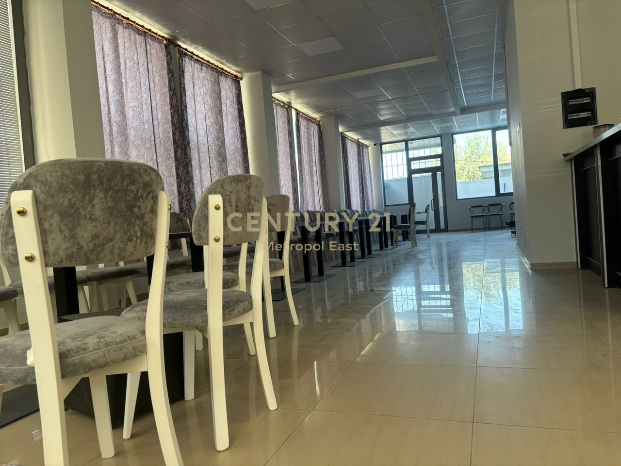 Commercial space for rent in Kamez