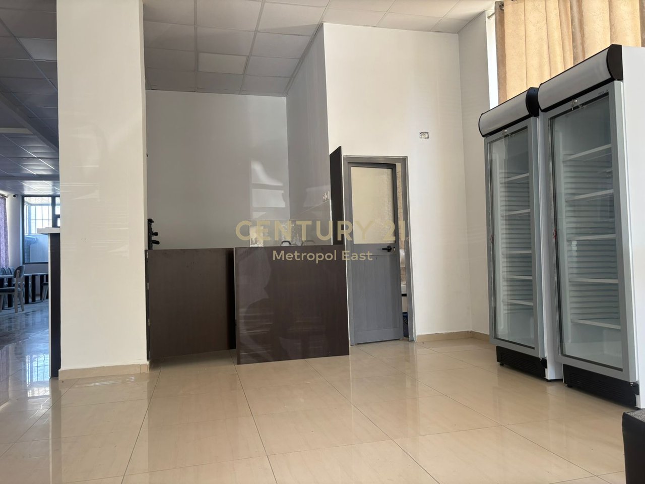 Commercial space for rent in Kamez