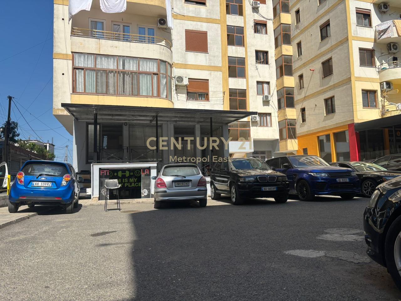 Commercial space for rent in Kamez