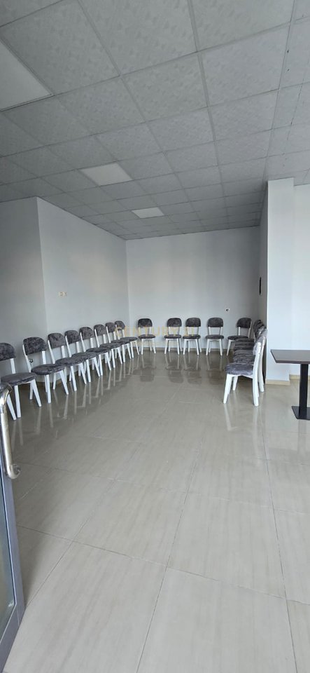 Commercial space for rent in Kamez